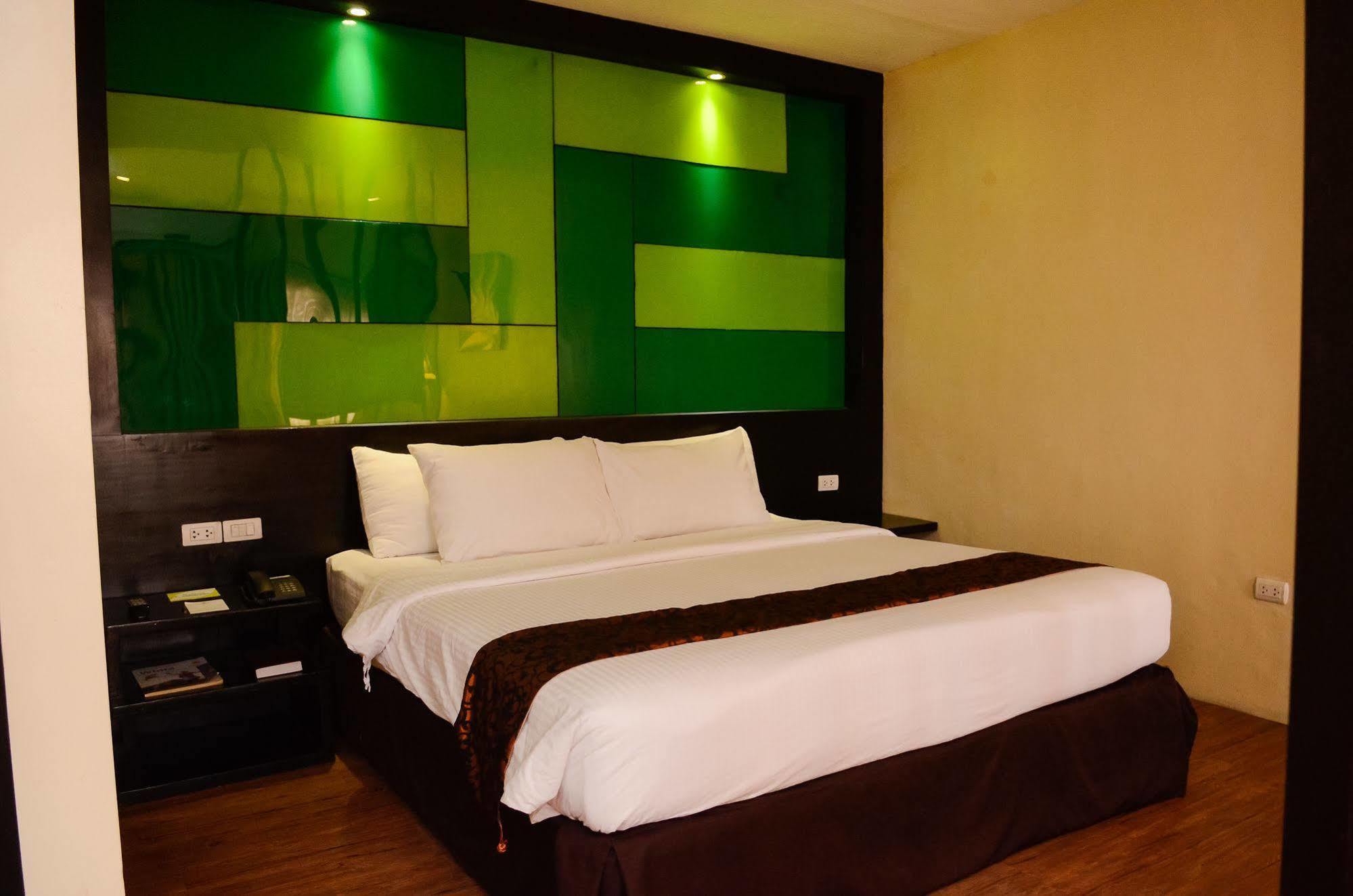 ซัน ซิตี้ สวีท Hotel General Santos City ภายนอก รูปภาพ
