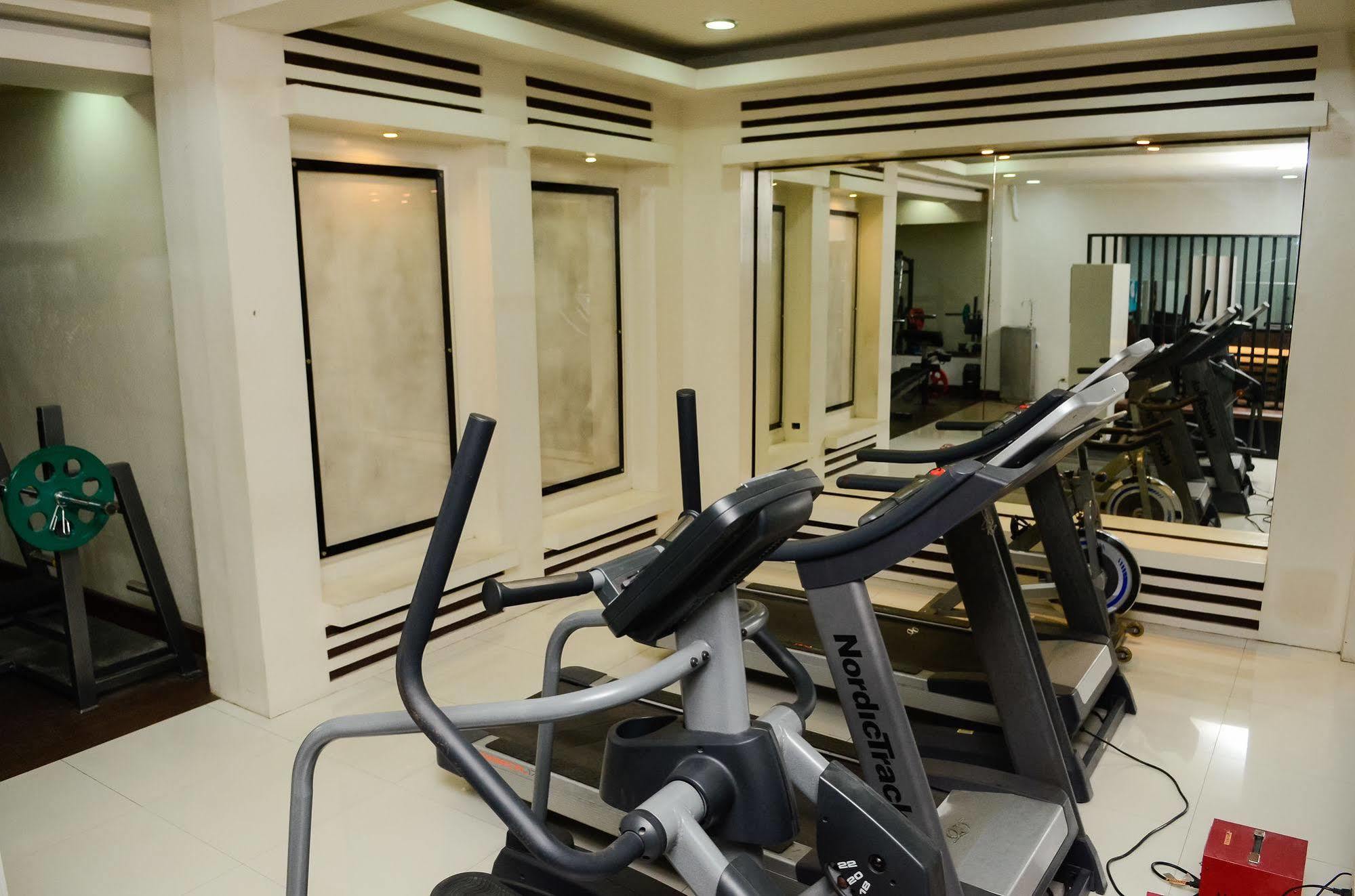ซัน ซิตี้ สวีท Hotel General Santos City ภายนอก รูปภาพ