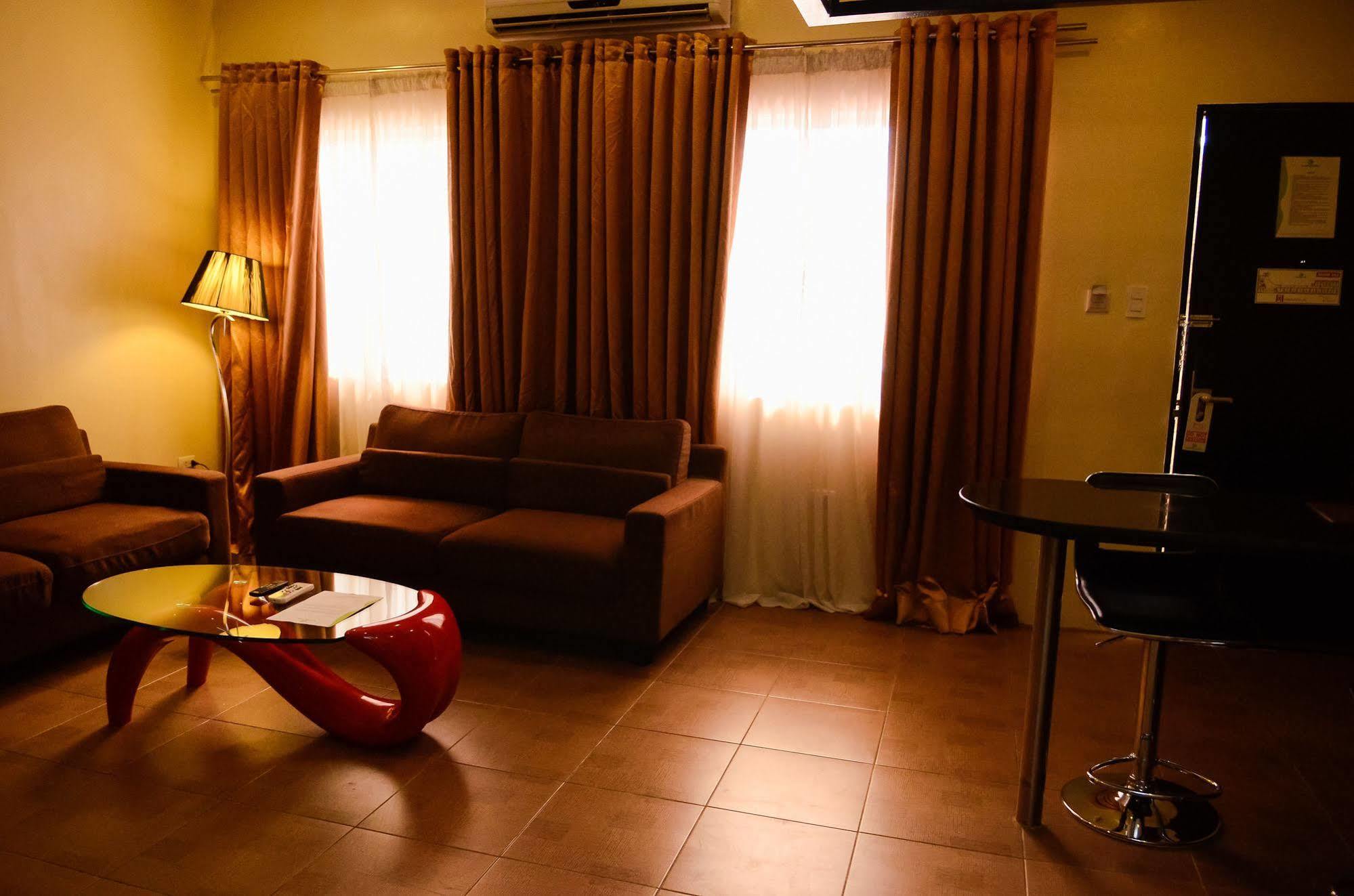 ซัน ซิตี้ สวีท Hotel General Santos City ภายนอก รูปภาพ